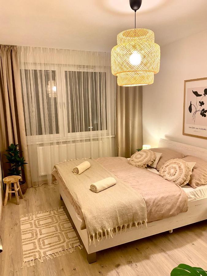 The Elite Suite Downtown A/C & Garage Parking ブラチスラヴァ エクステリア 写真